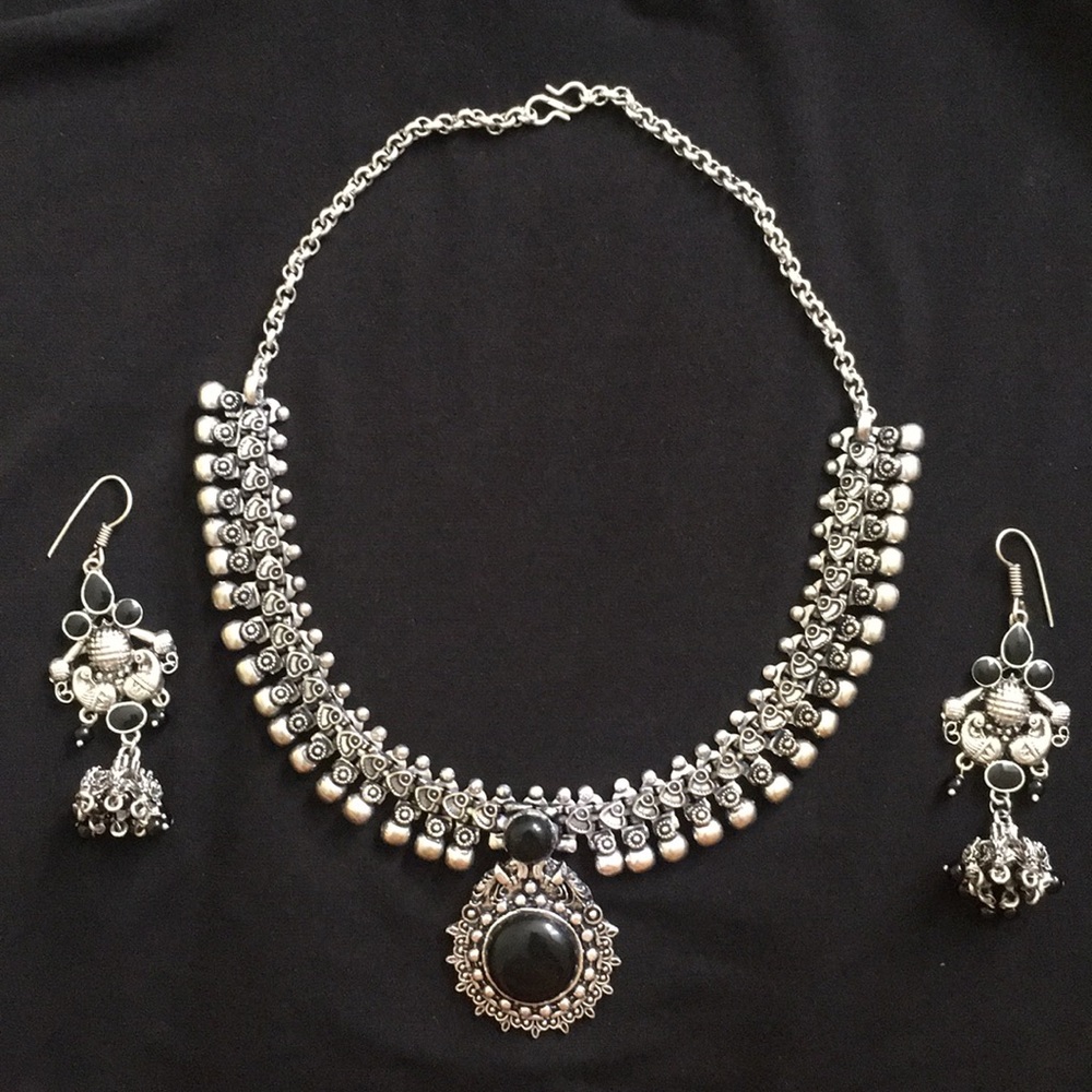 Jewellery - Picture 1 of 3